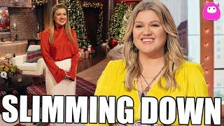 Kelly Clarkson drastic weight loss noticeable in gold dress during holiday show [gd2bhf0]